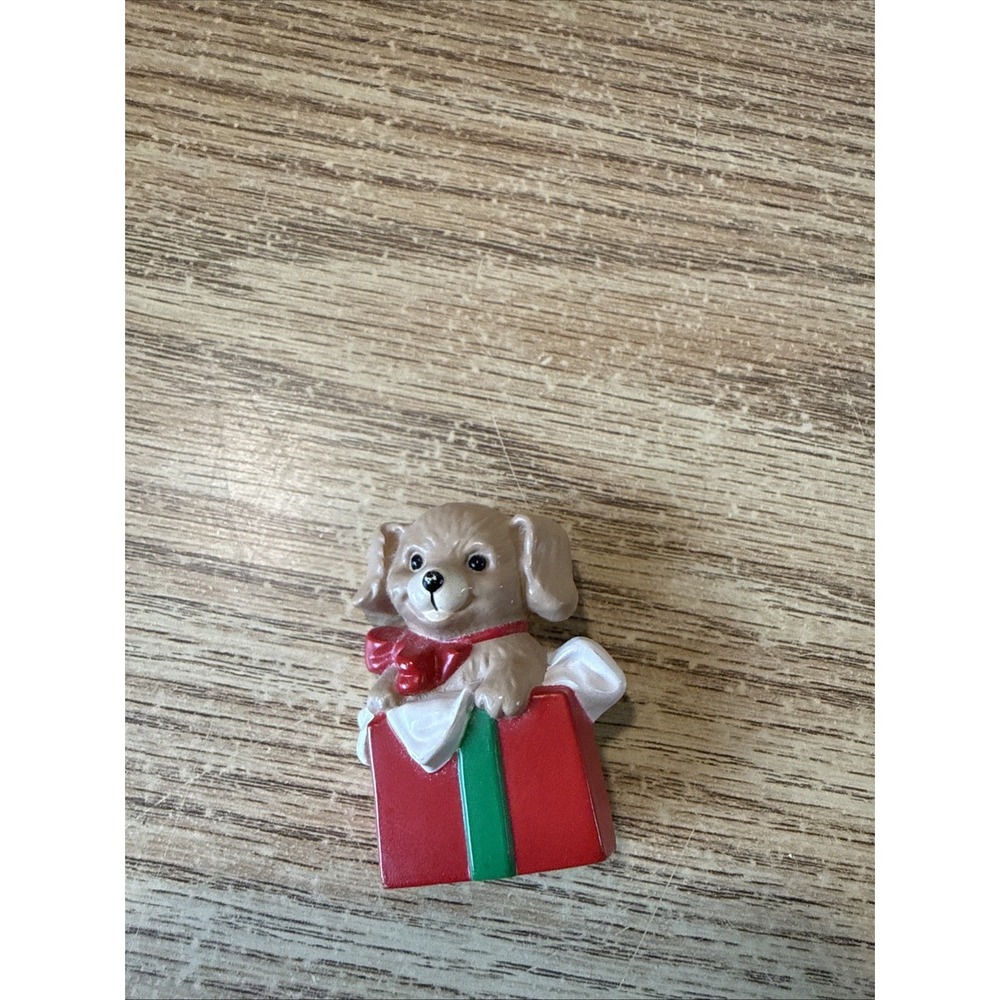 Vintage 1989 Hallmark Christmas Lapel Pin Dog Puppy‎ Present Gift